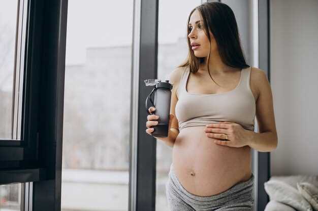 Как изменяется количество околоплодных вод в течение беременности и что это может сигнализировать