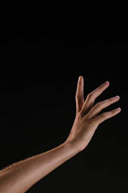 Почему левая рука немеет ночью: эффект инертности